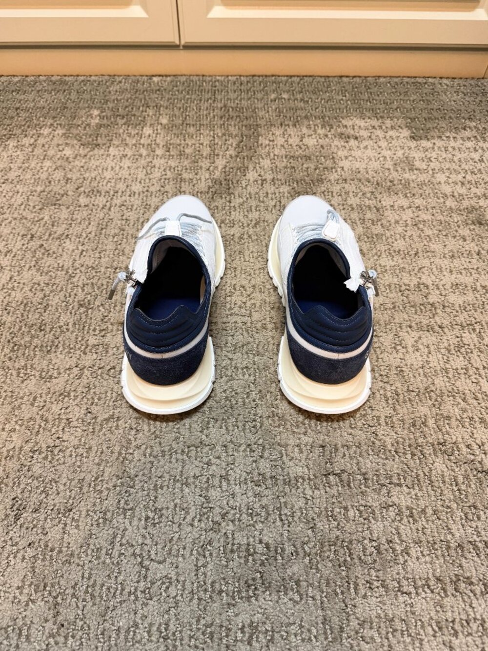 Givenchy Men's Spectre runner sneakers in synthetic leather and suede - Size 44 - Picture 13 of 16